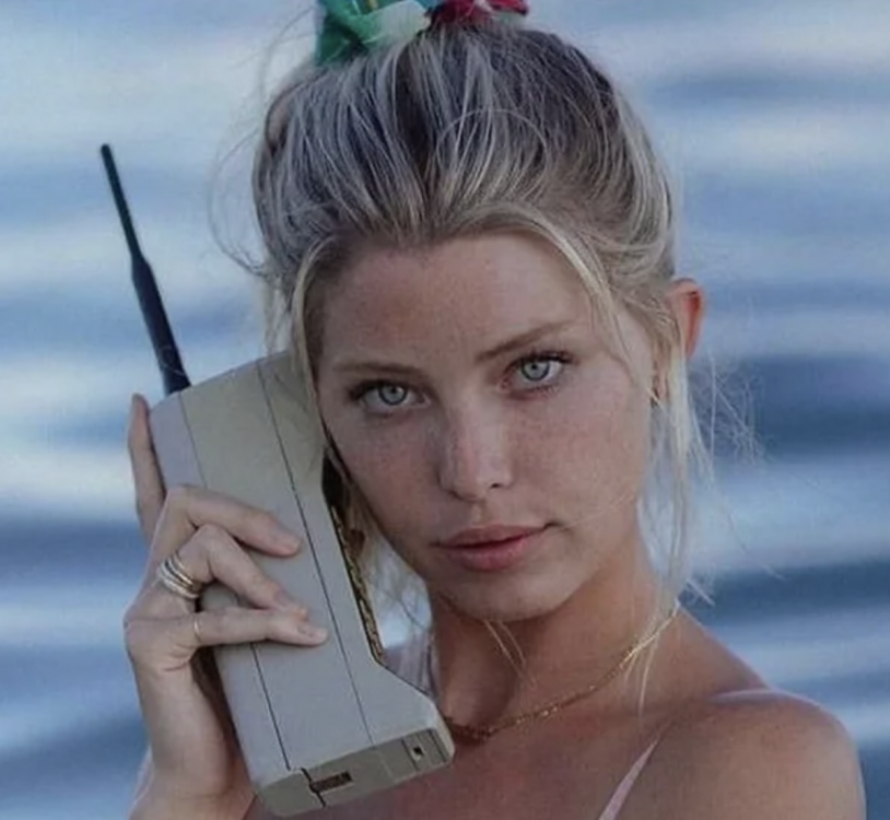 Motorola-DynaTAC-8000x.png